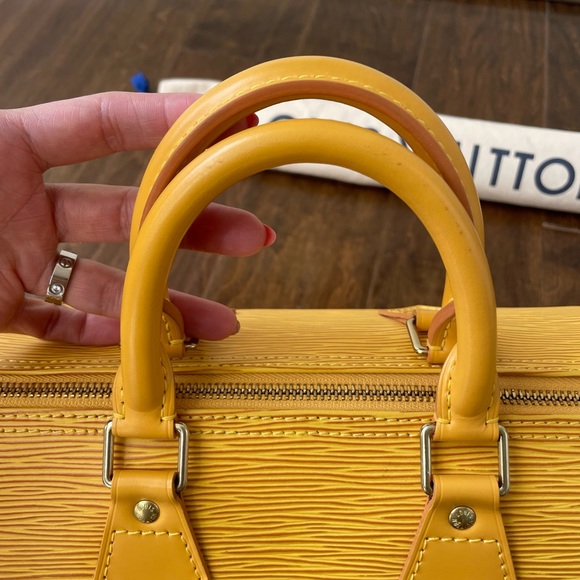 Louis Vuitton Speedy 25 in Yellow Epi Leather - Picture 12 of 14